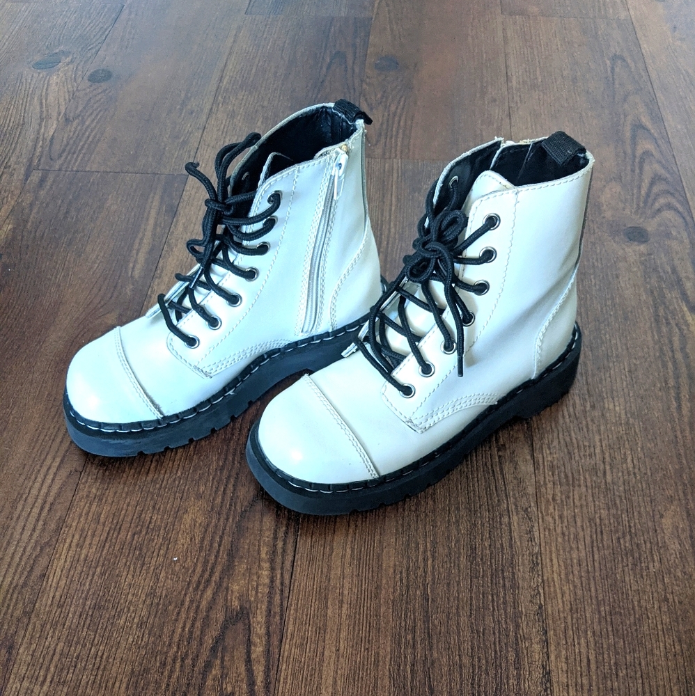 NWOT White leather Dr. Martens style TUK boots